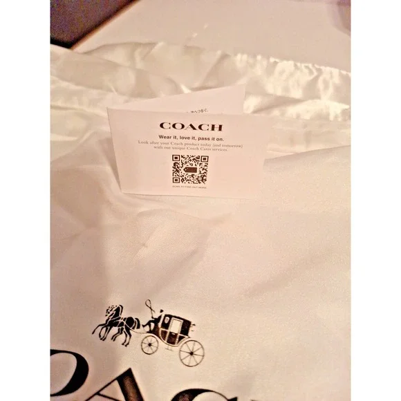 NWT Coach CW392 Zip Top Shoulder Bag Crossbody W/ Heart Print In Chalk - Picture 15 of 15